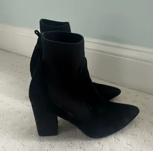 Steve Madden Black Sock Bootie heels Size 6.5 thumbnail 1