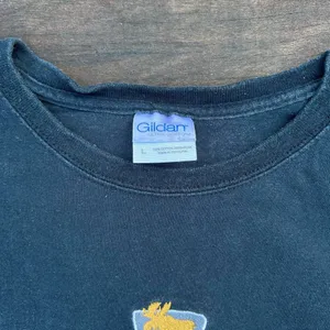 Black Vintage Gildan Alaska Graphic Tee w/ Yellow Embroidered Moose thumbnail 3
