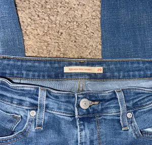 Levi’s 721 High-Rise Skinny Jeans thumbnail 4