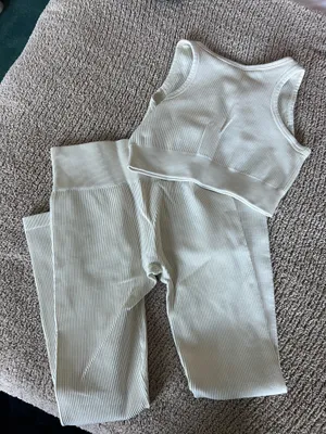 Amazon Aritzia white ribbed tank top and leggings set Size S #athleisure #activewear thumbnail 4