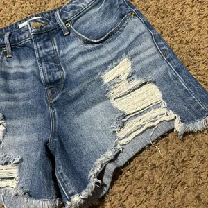 Good American jean shorts thumbnail 2