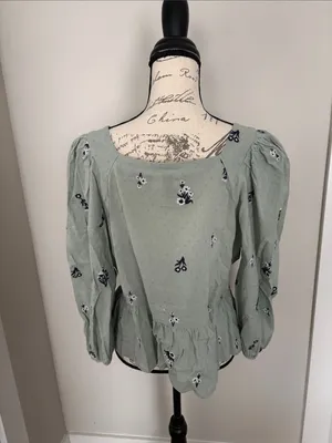 Universal Threads Large Sage Green Floral Embroidered Square-Neck Blouse thumbnail 4