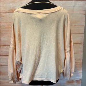 We the free Women's peach Top with Balloon Sleeves fits a small to a Md thumbnail 2