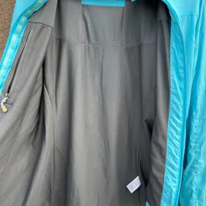 Patagonia women's sz L lightweight windbreaker jacket in aqua blue thumbnail 8