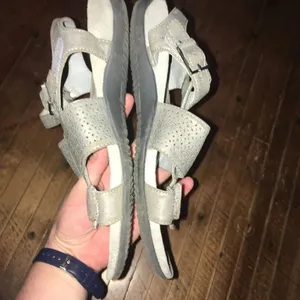Vionic metallic silver arch support strappy sandals size 8 thumbnail 3