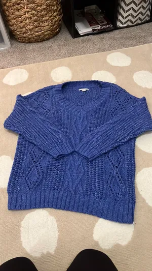 American Eagle v neck sweater thumbnail 1