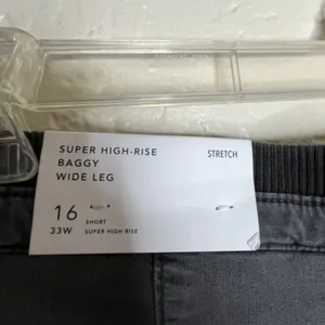 American Eagle Super High Rise Baggy Wide Leg Cargo Pants Gray 16 Short thumbnail 3