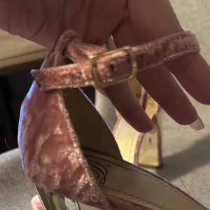 Elegant Pink Velvet Women's Heels thumbnail 5