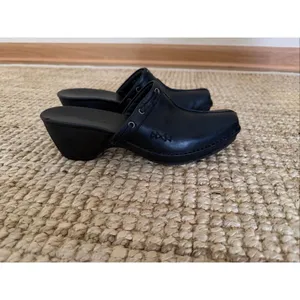 Timberland Women’s Black Leather Slip On Mules Size 7.5 Comfort Shoes thumbnail 2
