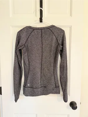 Lululemon Heathered Black Long Sleeve Thumbhole Running‎ Top Size 4 thumbnail 2