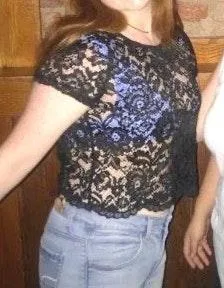 Black lace crop Top Size M thumbnail 1