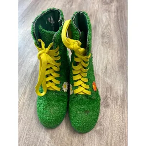 Doll Kills Delia's It's Always Greener Faux Daisy Flower Combat Boots Womens 6M thumbnail 2