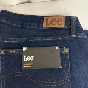 Lee Womens Straight Mid Rise Jeans Size 18 Long Dark Blue Cotton Blend Denim thumbnail 4