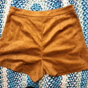 Lush High‎ Waisted Velvet Shorts thumbnail 4