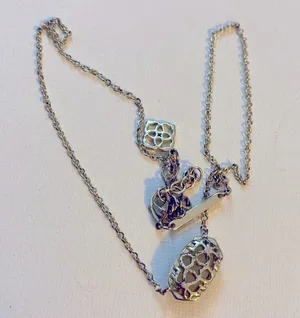 Kendra Scott Elisa Gold pendant necklace with iridescent white stone! thumbnail 4