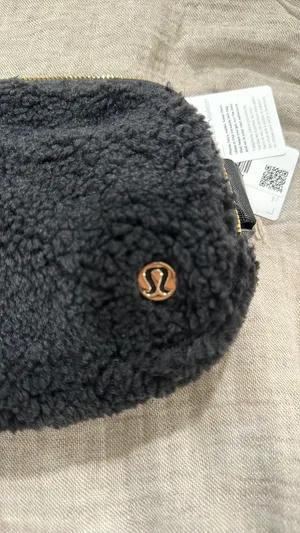 Lululemon Black Fleece Everywhere Belt Bag thumbnail 6