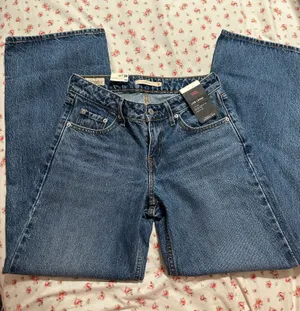 Low Loose Levi’s Jeans thumbnail 1