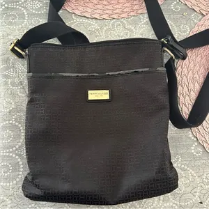 TOMMY HILFIGER black crossbody bag purse thumbnail 1