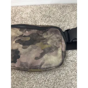 Lululemon Everywhere Crossbody Belt Bag,Heritage Camo Wash,Juniper Green& Blac thumbnail 7