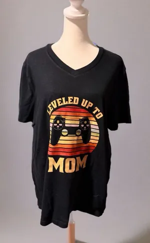 Handmade Old Navy Black‎ and Orange “Leveled up to mom” Gaming T-Shirt thumbnail 1