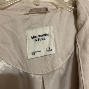 Abercrombie Women's Beige Trench Coat thumbnail 2