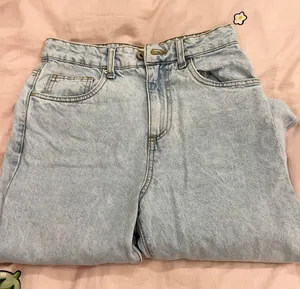 Cotton On straight leg ripped light mom jeans <3 💎 thumbnail 1