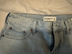 Abercrombie Low Rise Loose Shorts thumbnail 6