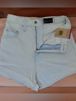 Levi's High Waisted Mom Shorts NWT 26 thumbnail 2