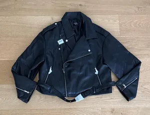 White Fox Biker Jacket Faux leather Seal The Deal Size M/L Black thumbnail 1