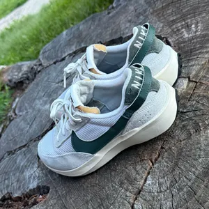 Nike Waffle Debut Vintage 'White Vintage Green' Women Shoes Size 8 thumbnail 4