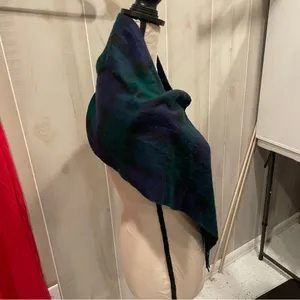 Cute soft fuzzy made in Italy American Eagle plaid scarf fringe navy hunter thumbnail 6