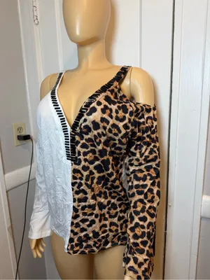 Cold-Shoulder Leopard & White V-Neck Long Sleeve Top thumbnail 2