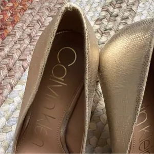 Calvin Klein Kirstin Gold 3 inch heels size 7 thumbnail 12