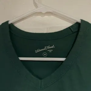 Universal thread tee green xsmall thumbnail 2