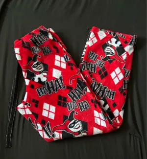 Harley Quinn Pajama Pants Lounge Women’s Fuzzy Red Black Batman DC Comics L thumbnail 1