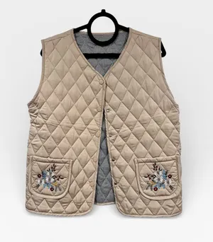 Boutique Vintage Style Beige Quilted Vest Women's Size L Floral Embroidery Pockets thumbnail 1