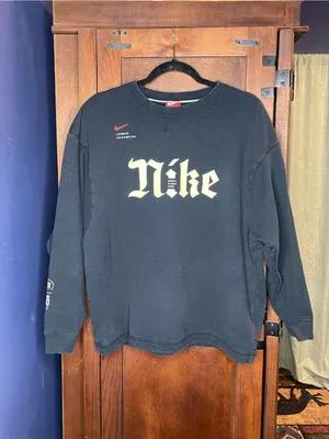 Nike Womens Gothic Logo Crewneck Sweatshirt Medium Black Oversized Streetwear thumbnail 2