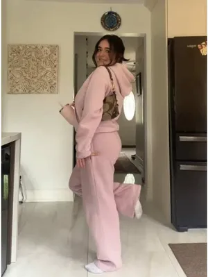 Aritzia Mega Fleece Cargo Sweatpants thumbnail 6