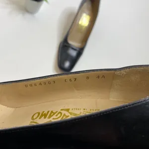 Salvatore Ferragamo black leather pumps 594 thumbnail 7