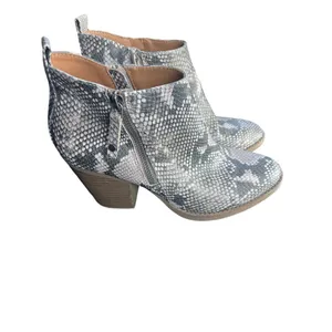 Universal Threads Stylish Snake Print Ankle Boots Western Chunky Heel Zipper Booties‎ S-52 thumbnail 2
