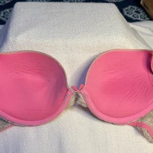 Victoria's Secret Pink and Cream Lace Bra 32-D. thumbnail 3