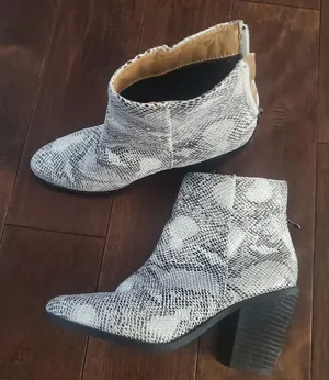 Snake Print Stylish Black and White Ankle Boots Size 8.5 By thumbnail 1