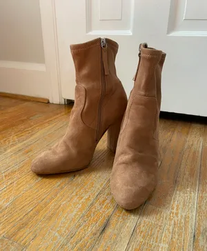 Steve Madden Suede Camel Booties with High Heel • Size 7.5 thumbnail 3