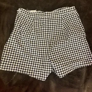 Hollister Gingham Skort Black White thumbnail 3