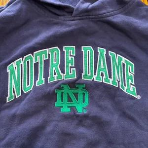 Notre Dame Sweatshirt Sz youth 18/20 fits like women’s small/medium thumbnail 2