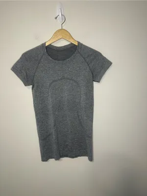 Lululemon Swiftly Tech Short Sleeve 2.0 Slate White gray W3DFNS size 6 thumbnail 2