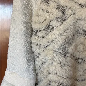 Anthropologie Amadi Texture-Stitched Calista Faux Fur Moroccan Sweatshirt Top thumbnail 4