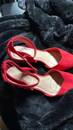 Amazon Red Suede Kitten Heels Size 9.5 thumbnail 4