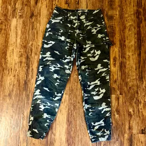 Royalty For Me Camo Jogger Pants Size 4 Fits 6 High Rise Cargo Utility thumbnail 3