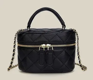 Elegant Black Quilted Handbag thumbnail 1